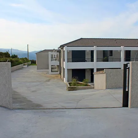 Apartment Entre Mer Et Montagne *